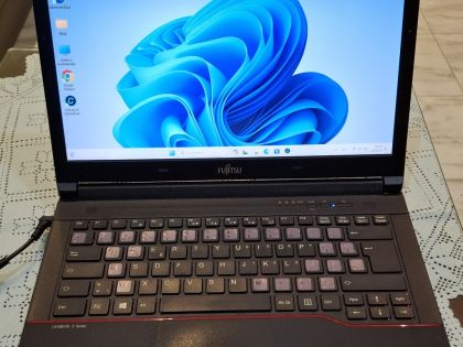 LAPTOP FUJITSU LIFEBOOK E546 14' I3