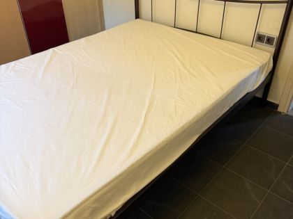 ΚΡΕΒΑΤΙ ΜΕ ΚΑΙΝΟΥΡΓΙΟ ΣΤΡΩΜΑ: