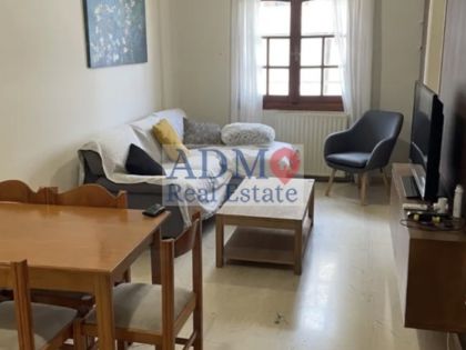 ΤΡΙΑ ΠΕΥΚΑ